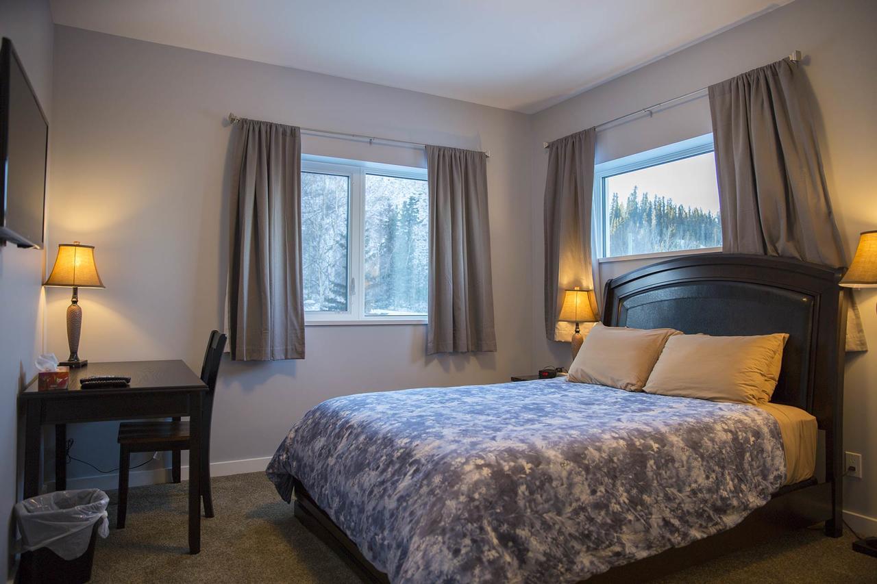 Midnight Sun Inn Whitehorse Eksteriør bilde