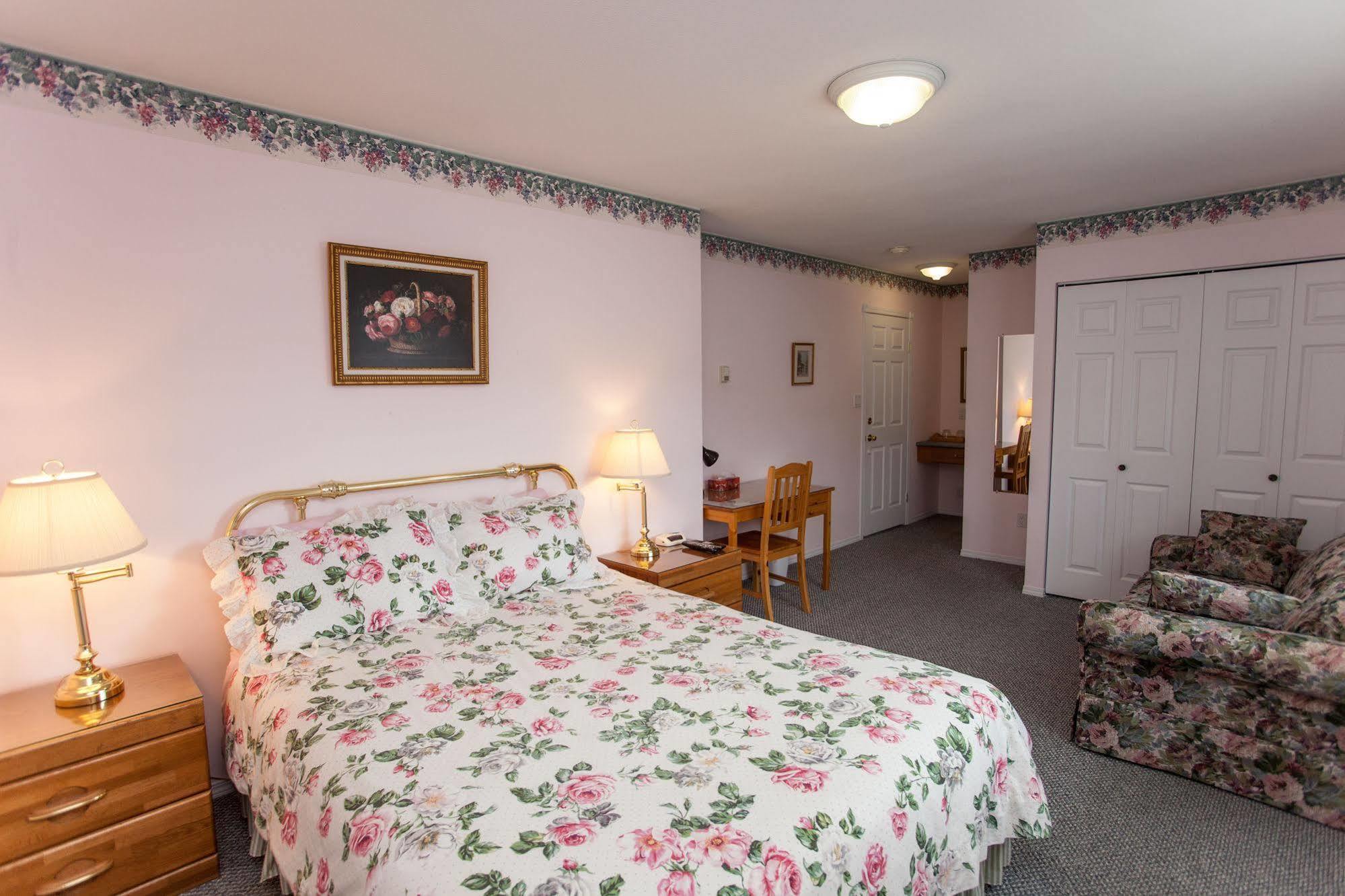 Midnight Sun Inn Whitehorse Eksteriør bilde